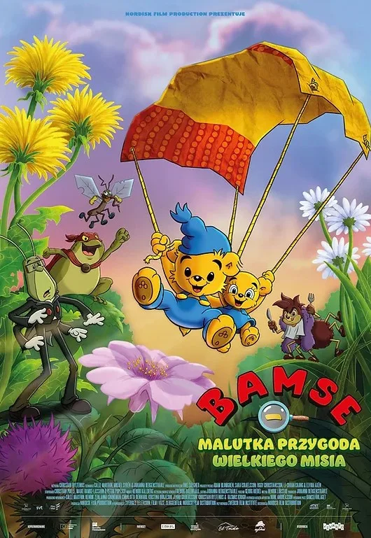 dwa misie unoszą się na spadochronie, nad łąką. plakat filmu animowanego